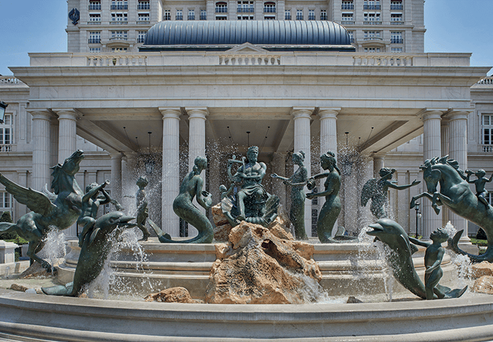 Fontana con sculture in bronzo