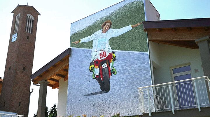 Mosaico raffigurante Marco Simoncelli installato